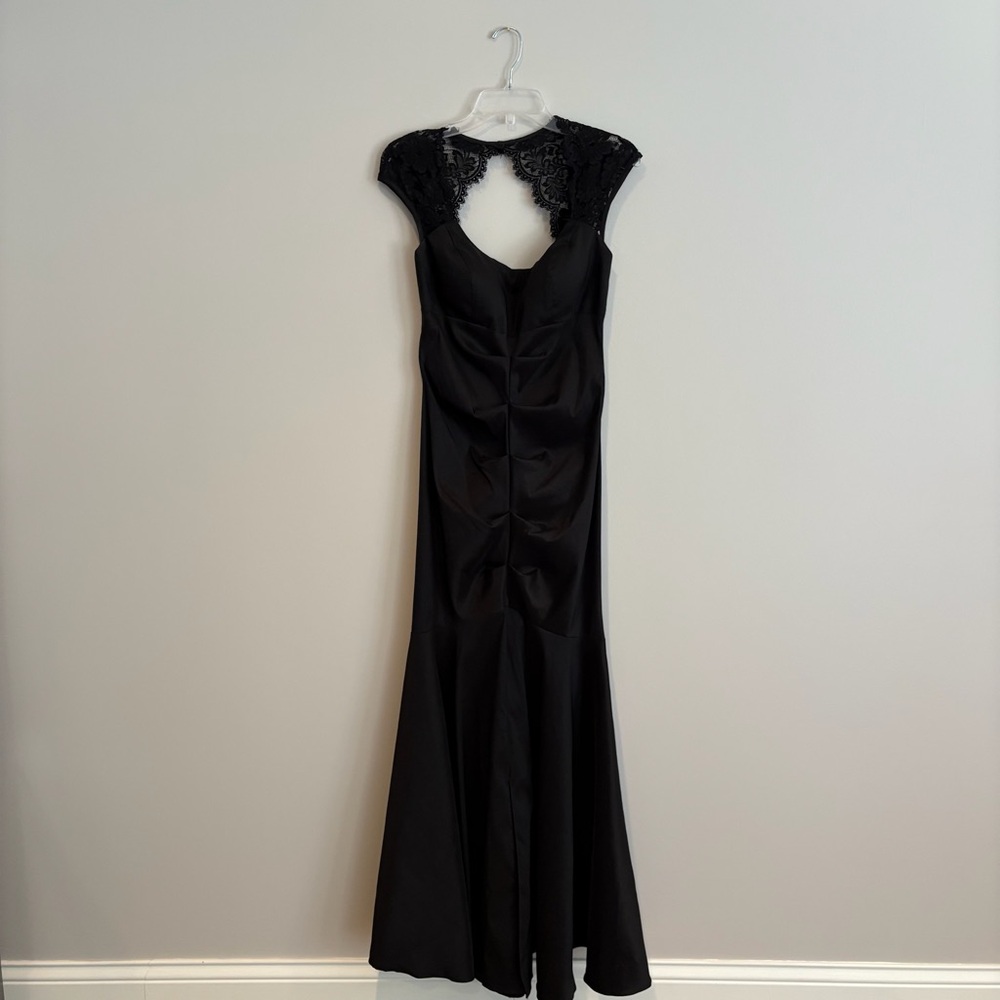 Cache Black Halter Lace Cap Sleeve Gown Size 12